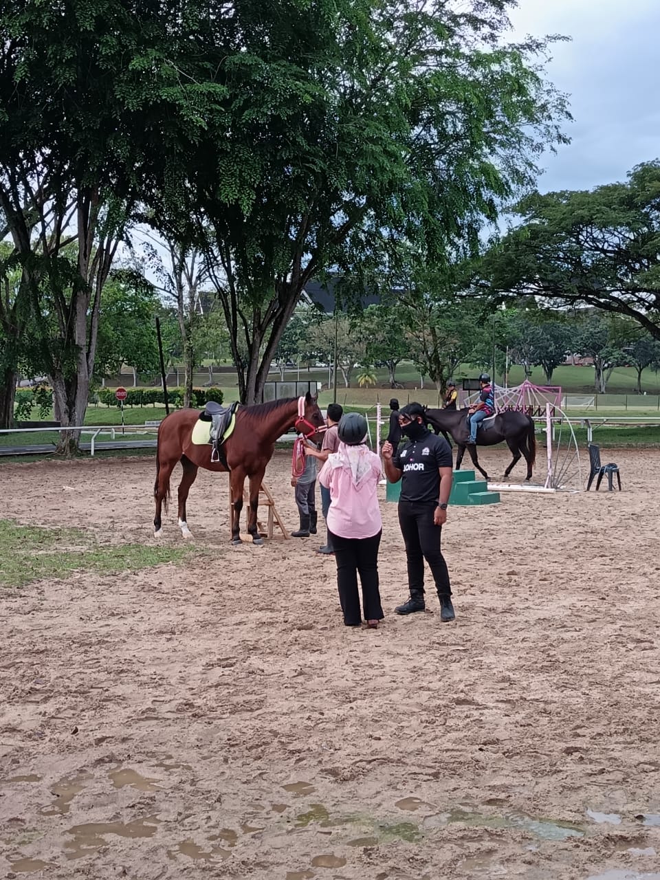 Kanak-kanak bermain di alam semula jadi